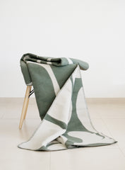 BJÖRK XL Wohndecke – Salbeigrün und Natur