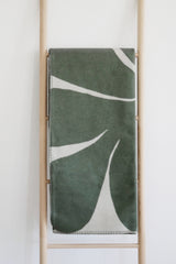 BJÖRK XL Wohndecke – Salbeigrün und Natur